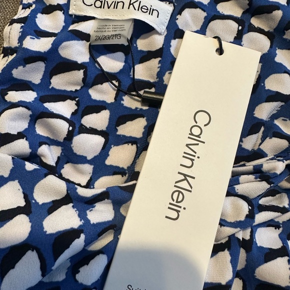 Top - Picture 2 of 2